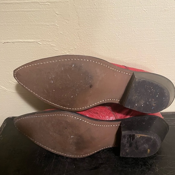 Vintage red leather crocodile look western booties - Picture 4 of 6